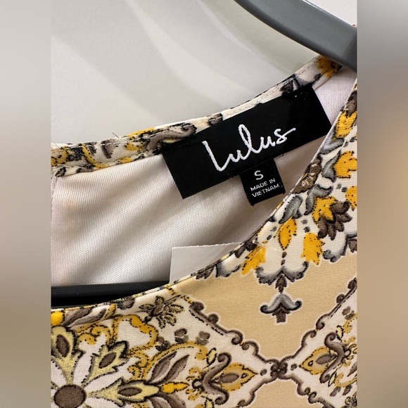 NWOT Lulu’s Size S Sandy Lion Yellow Print Shift Dress - Picture 6 of 12